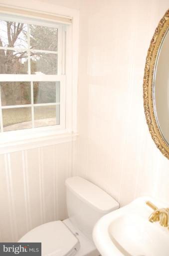 2402 Ravenview Road Lutherville-Timonium, MD 21093 - Photo 14 of 24 Bath #1