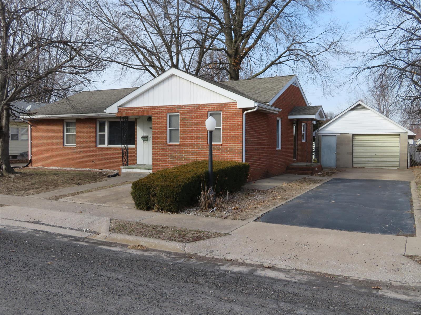 124 East 4th Street Roxana, IL 62084 - Photo 1 of 35