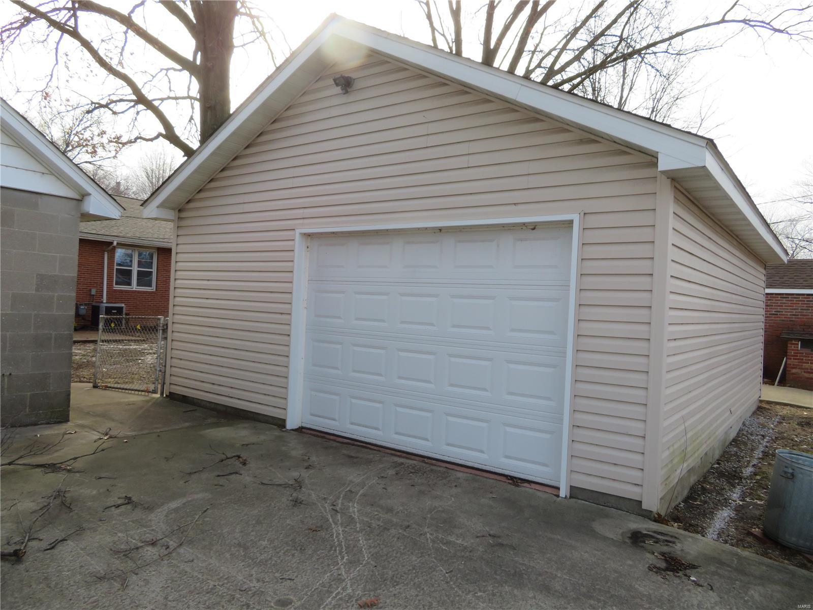 124 East 4th Street Roxana, IL 62084 - Photo 6 of 35