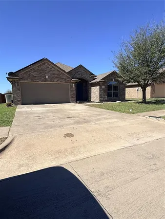 $2,550 | 213 Briarstone Drive, Alvarado, TX 76009