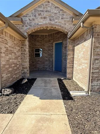 $2,550 | 213 Briarstone Drive, Alvarado, TX 76009