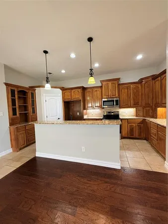 $2,550 | 213 Briarstone Drive, Alvarado, TX 76009