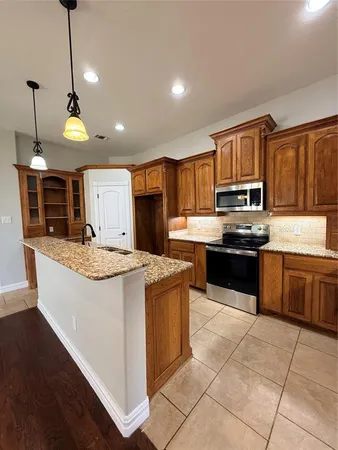 $2,550 | 213 Briarstone Drive, Alvarado, TX 76009