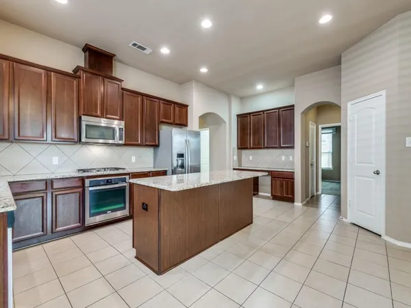 $2,400 | 11608 Netleaf Lane, Fort Worth, TX 76244