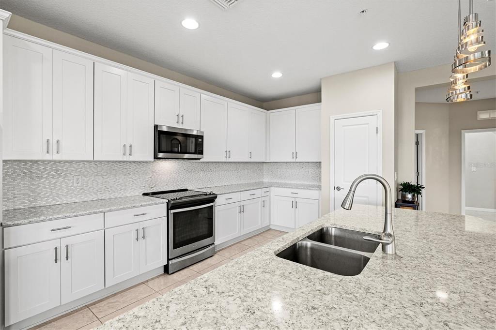 23516 Awabuki Drive, Unit 201 Venice, FL 34293 - Photo 13 of 88