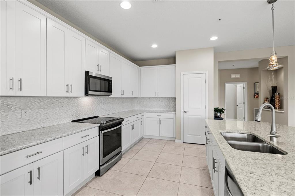 23516 Awabuki Drive, Unit 201 Venice, FL 34293 - Photo 14 of 88