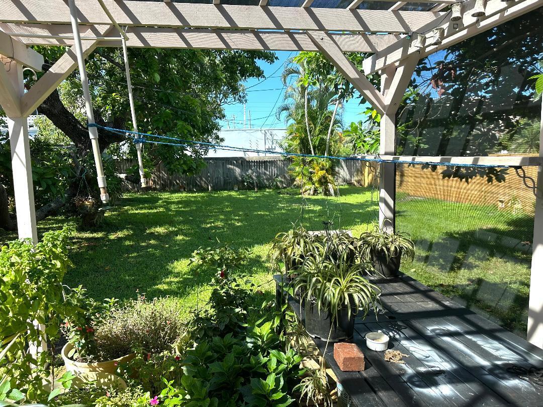 1075 James Road Lantana, FL 33462 - Photo 12 of 14 deck