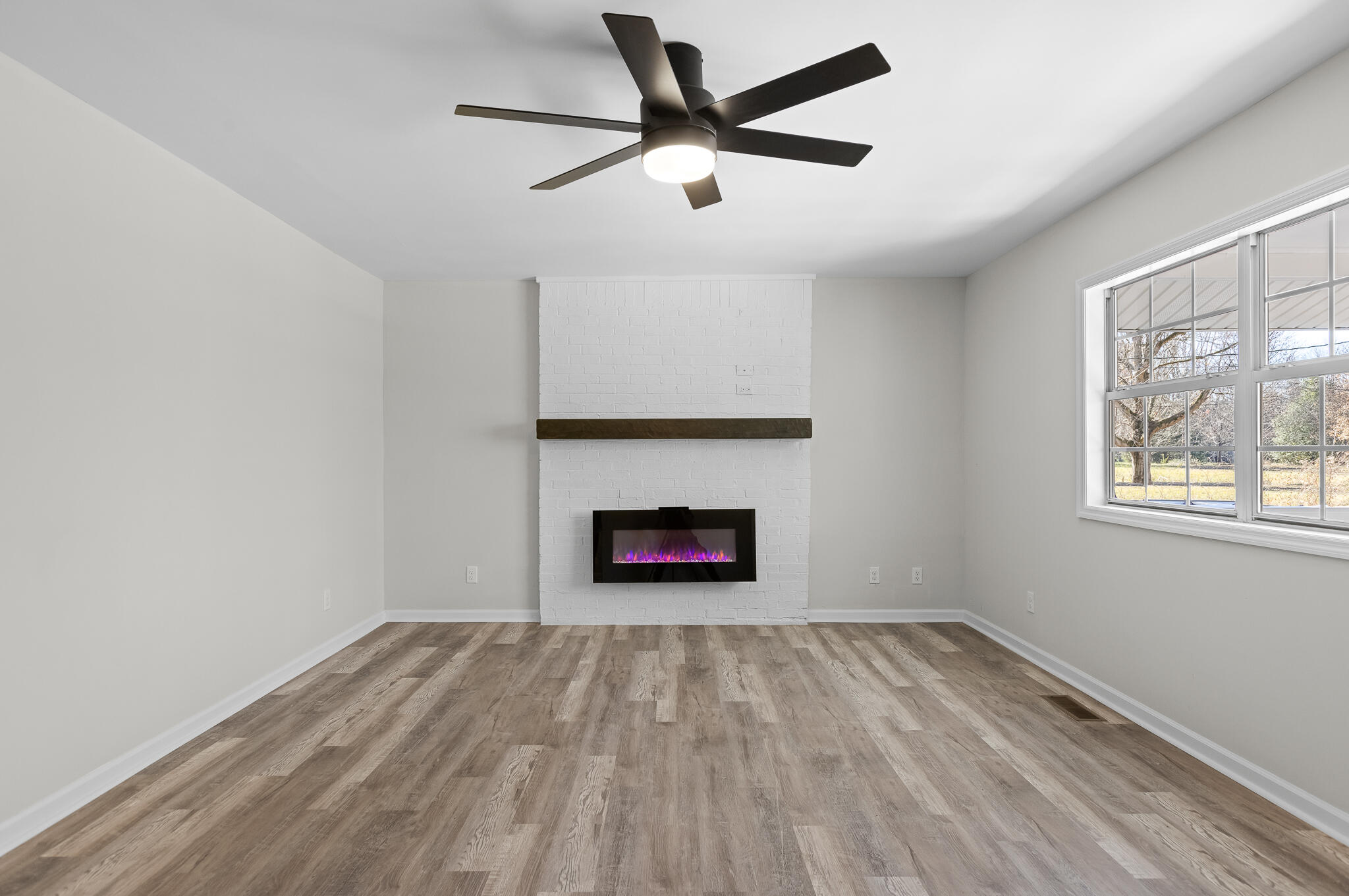 572 Hass Road Jasper, TN 37347 - Photo 6 of 35 Great Room V2
