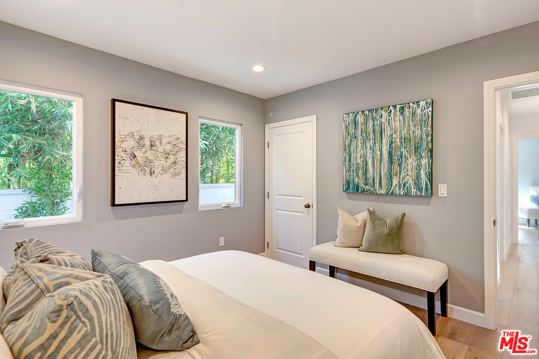 11362 Charnock Road Los Angeles, CA 90066 - Photo 19 of 23 Gallery Image 19