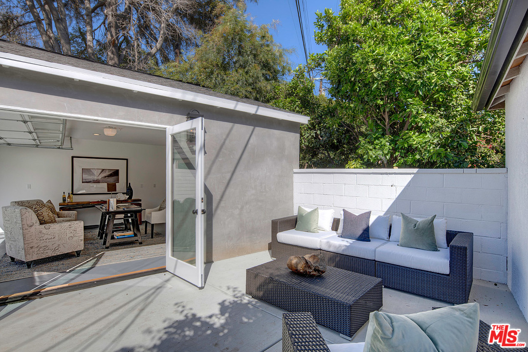 11362 Charnock Road Los Angeles, CA 90066 - Photo 3 of 23 Gallery Image 3