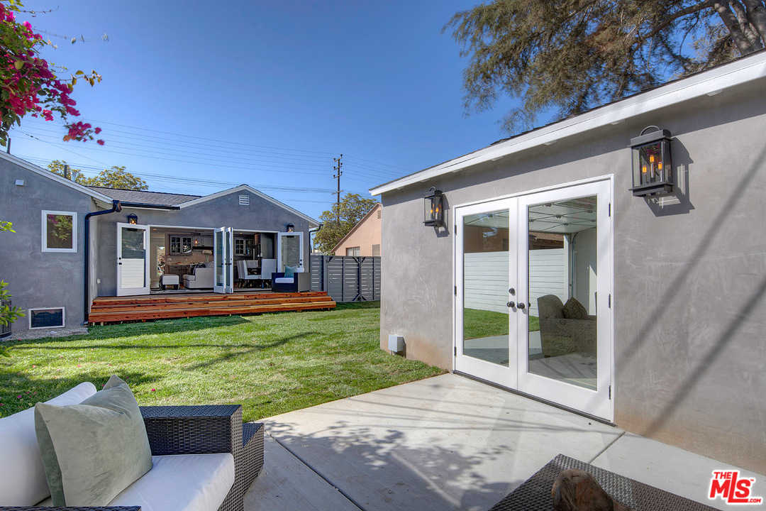 11362 Charnock Road Los Angeles, CA 90066 - Photo 4 of 23 Gallery Image 4