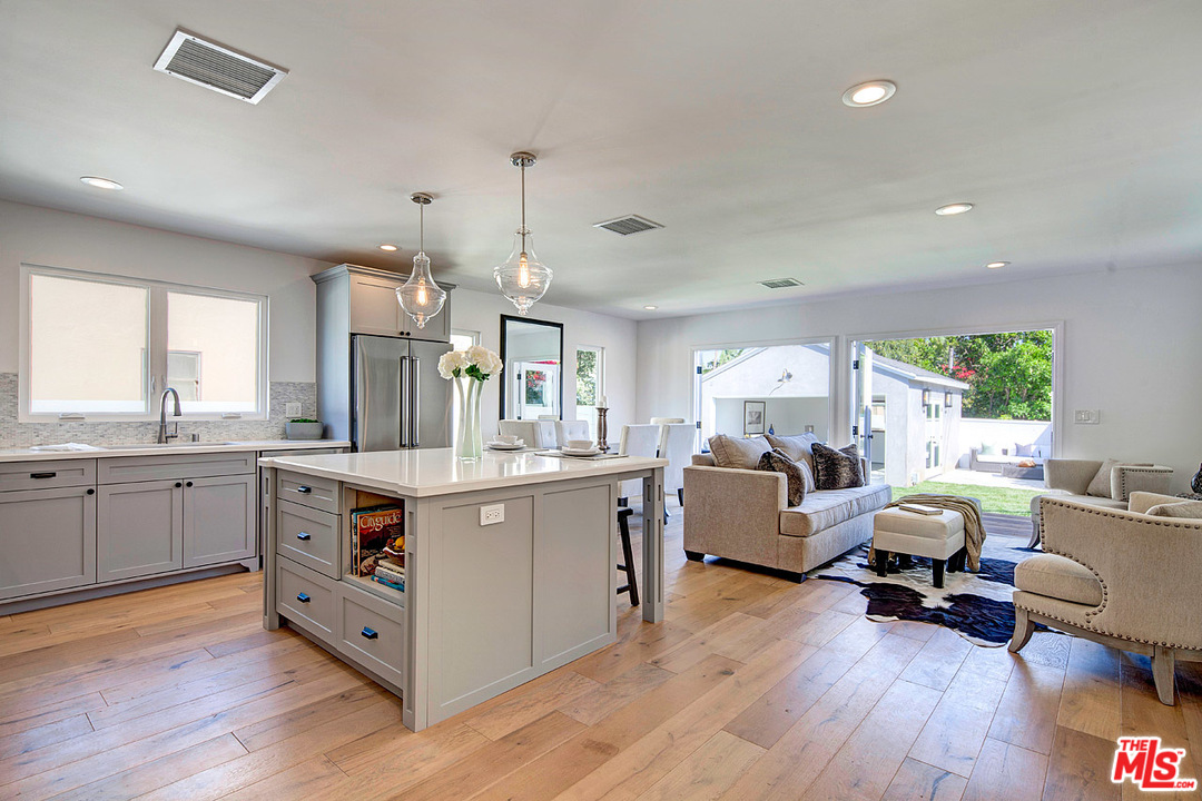 11362 Charnock Road Los Angeles, CA 90066 - Photo 8 of 23 Gallery Image 8