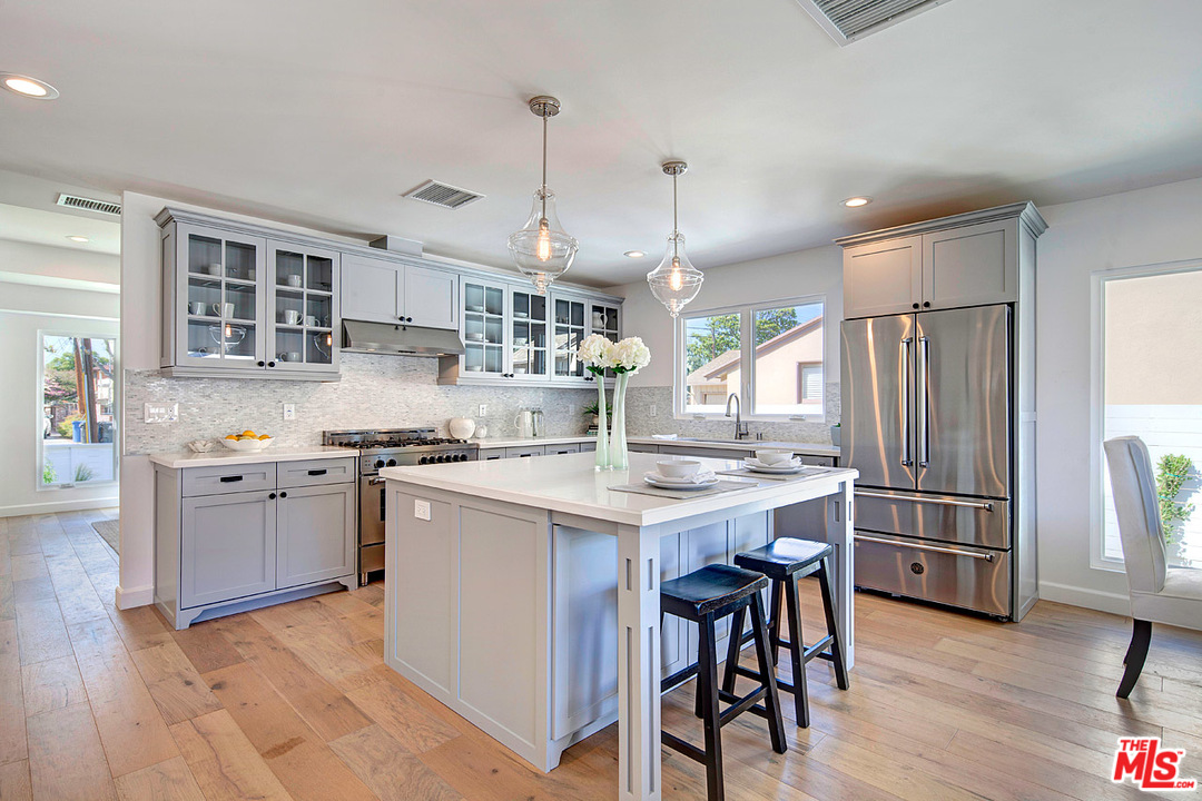 11362 Charnock Road Los Angeles, CA 90066 - Photo 9 of 23 Gallery Image 9