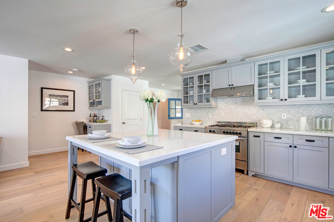 11362 Charnock Road Los Angeles, CA 90066 - Photo 10 of 23 Gallery Image 10