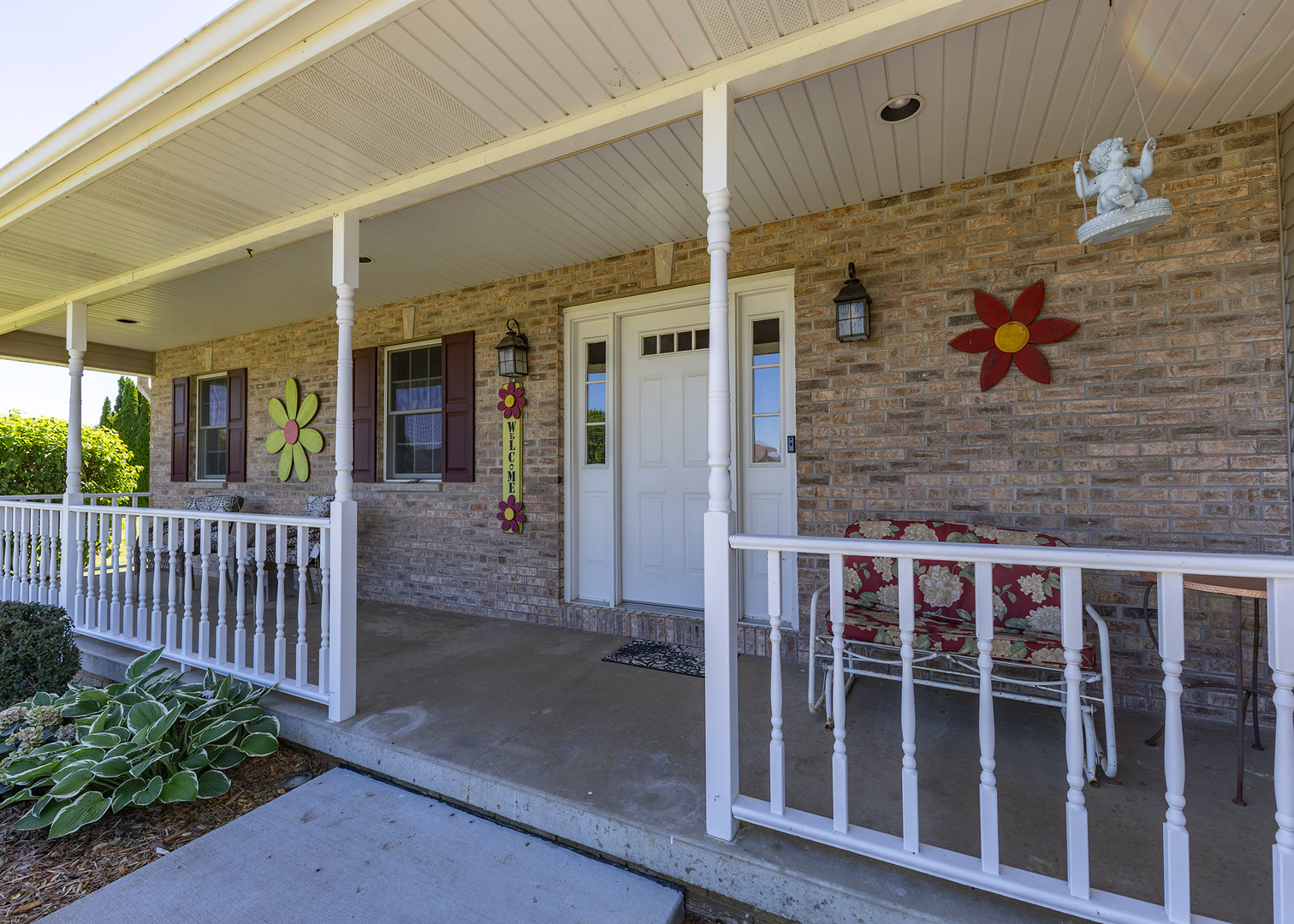 881 Pheasant Run Road Clinton, IA 52732 - Photo 2 of 29