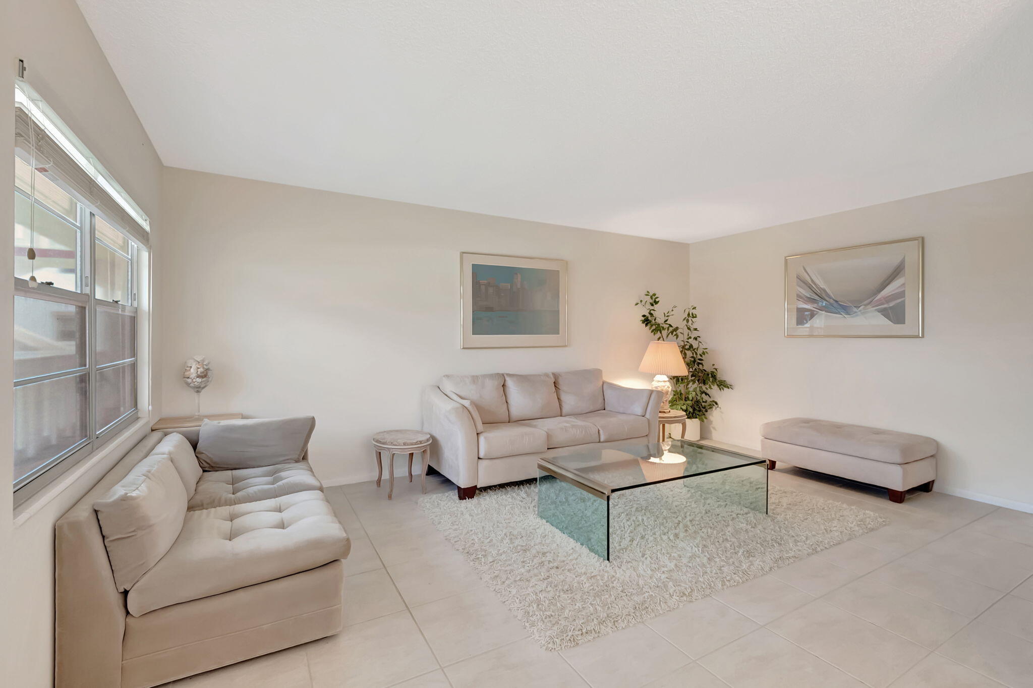 28 Fanshaw A Boca Raton, FL 33434 - Photo 2 of 63 a living room with furniture and a couch