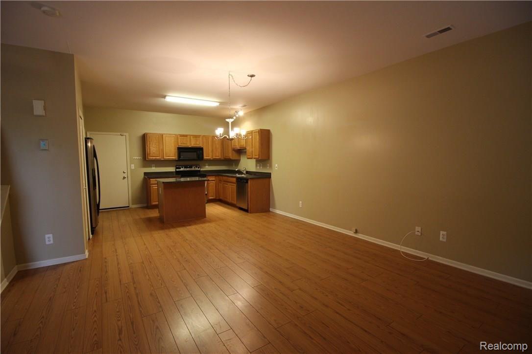 11766 Farmington Road Livonia, MI 48150 - Photo 5 of 17 IMG_9881.JPG