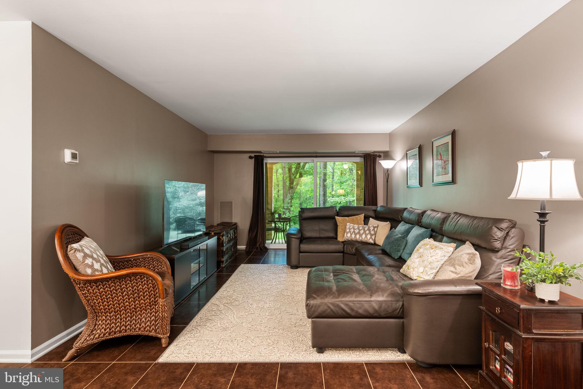 5804 Cove Landing Road, Unit 101 Burke, VA 22015 - Photo 3 of 37 Living Room