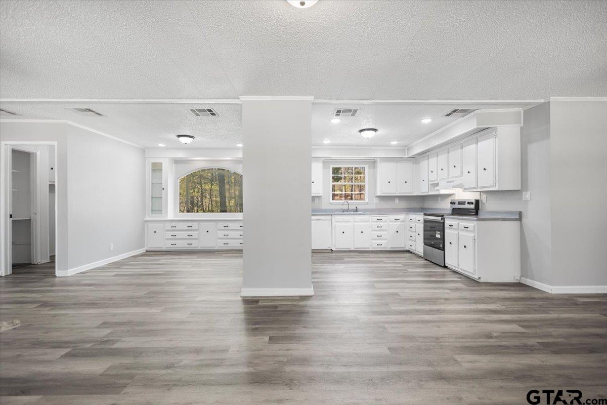 18607-c R 498 C R 498 Lindale, TX 75771 - Photo 6 of 41 a view of kitchen with wooden floor