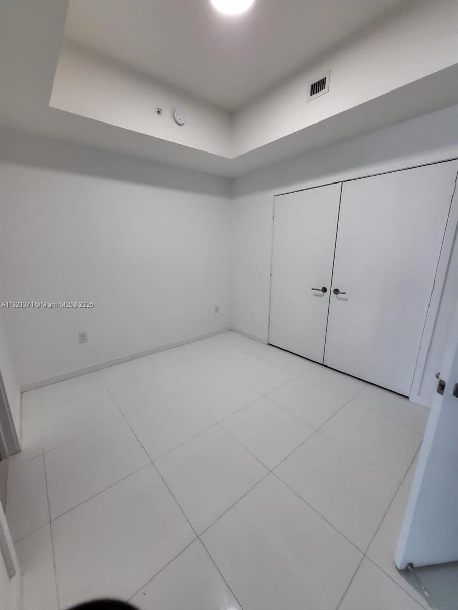 851 Northeast 1st Avenue, Unit 2008 Miami, FL 33132 - Photo 15 of 18 a view of room