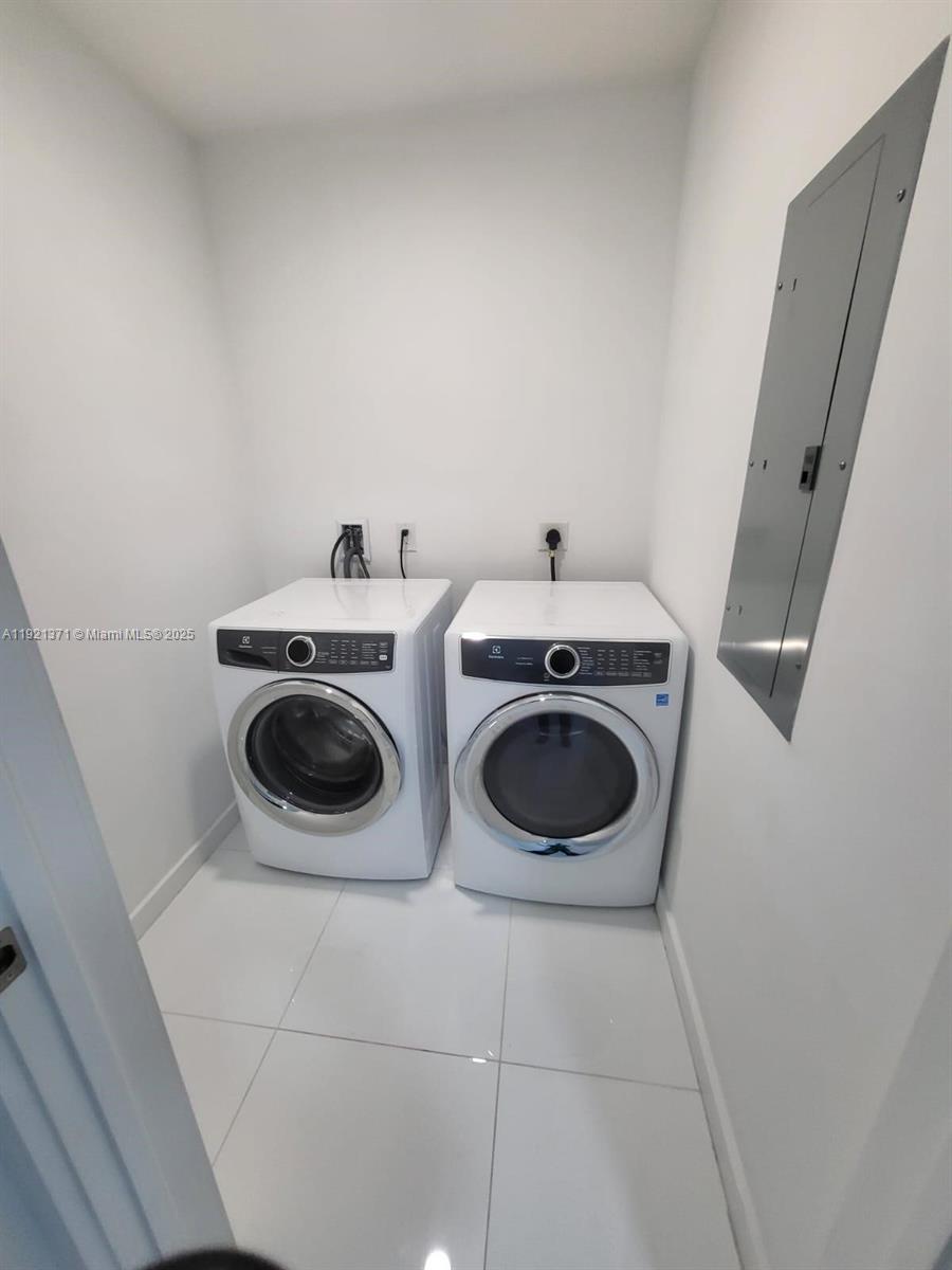 851 Northeast 1st Avenue, Unit 2008 Miami, FL 33132 - Photo 16 of 18 a utility room with dryer and washer