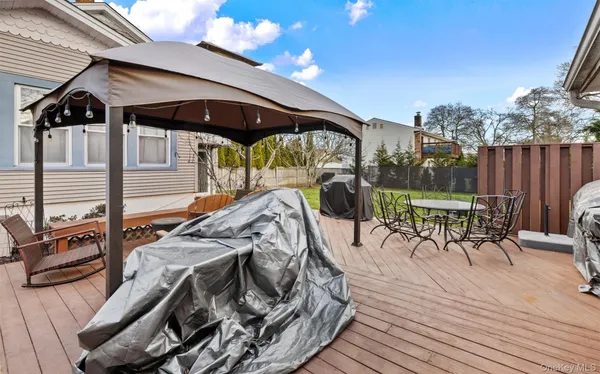 $599,999 | 253 South 7th Street, Lindenhurst, NY 11757