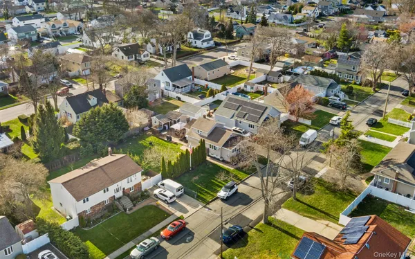 $599,999 | 253 South 7th Street, Lindenhurst, NY 11757