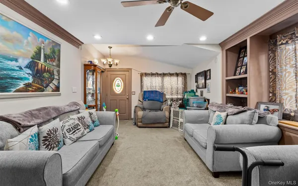 $599,999 | 253 South 7th Street, Lindenhurst, NY 11757