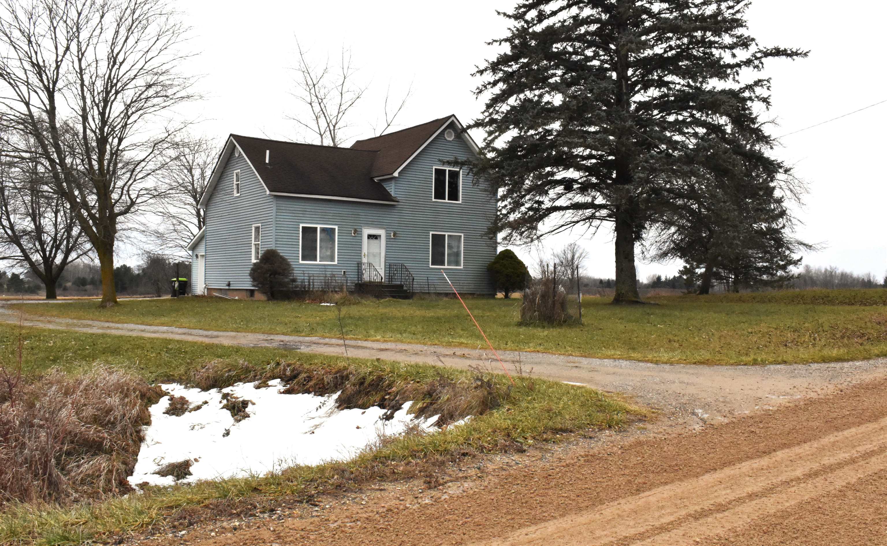 1625 Hilts Road Gladwin, MI 48624 - Photo 1 of 38