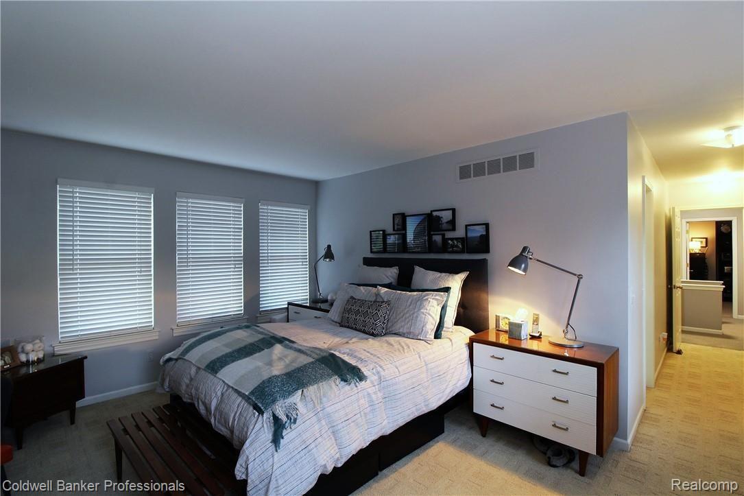258 Whitney Drive Rochester, MI 48307 - Photo 16 of 22 Whitney (41).jpg