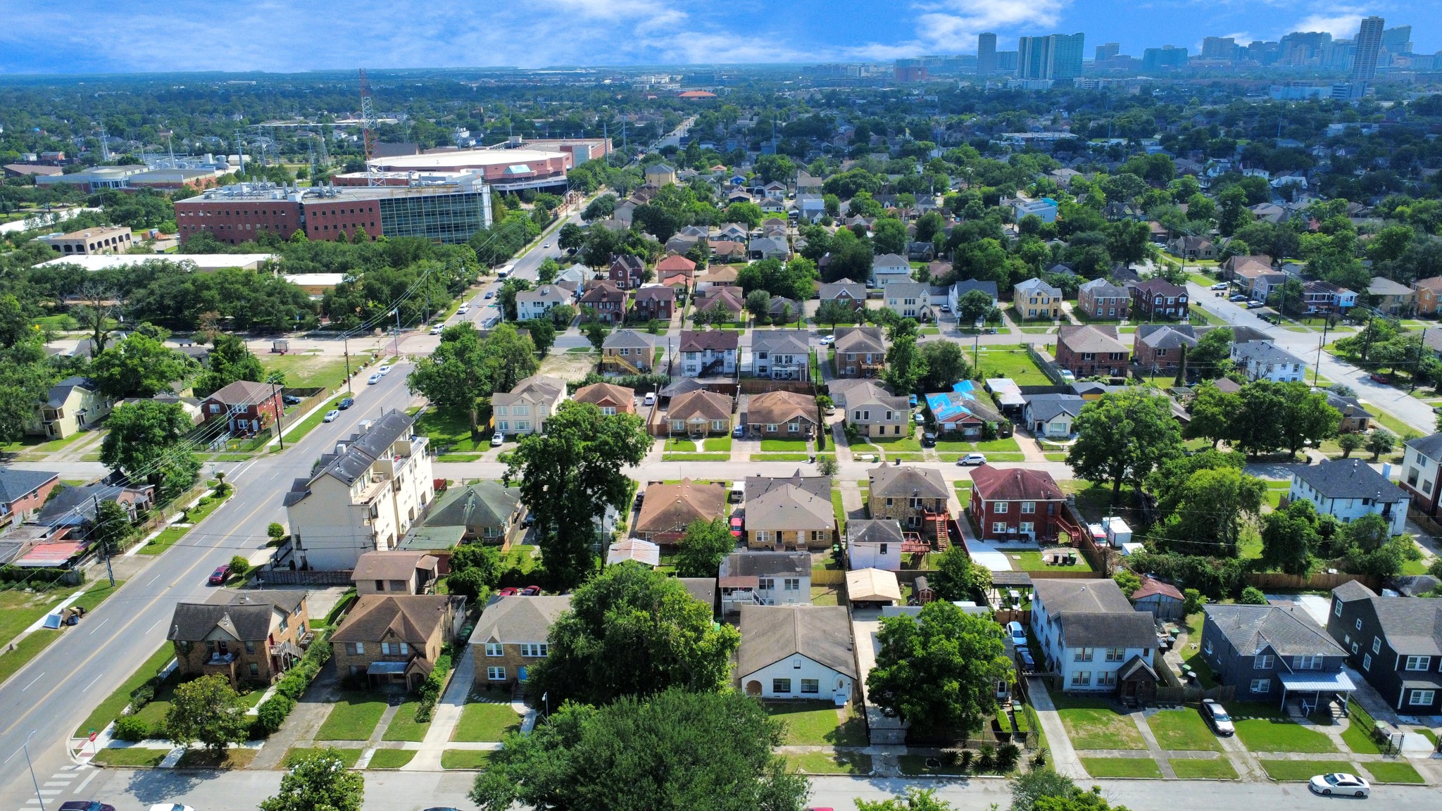 2902 Truxillo Street Houston, TX 77004 - Photo 4 of 32 an aerial view of multiple house