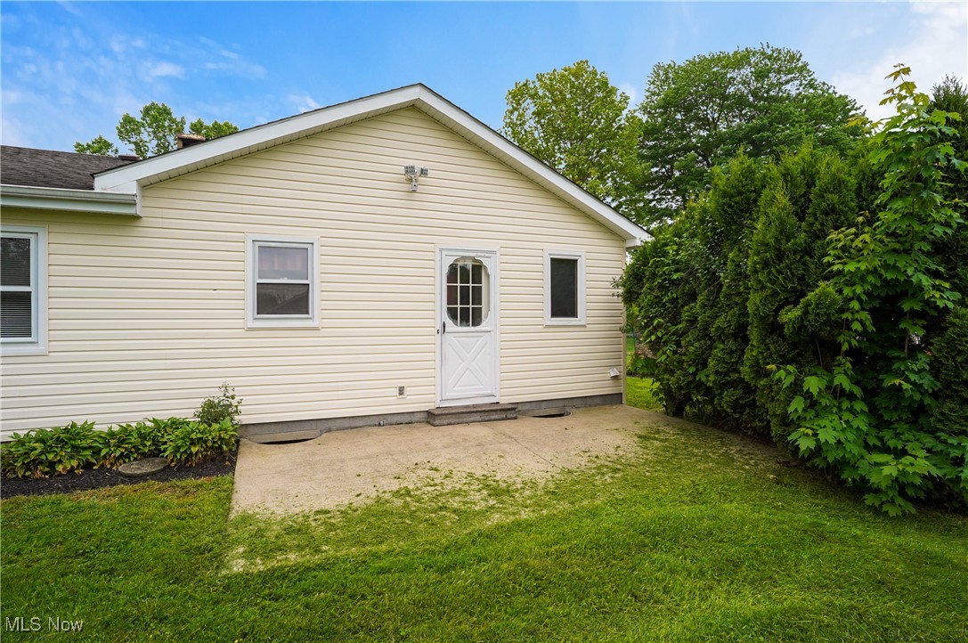 12395 Carter Road Painesville, OH 44077 - Photo 15 of 39 Rear view of property featuring a yard and a shingled roof