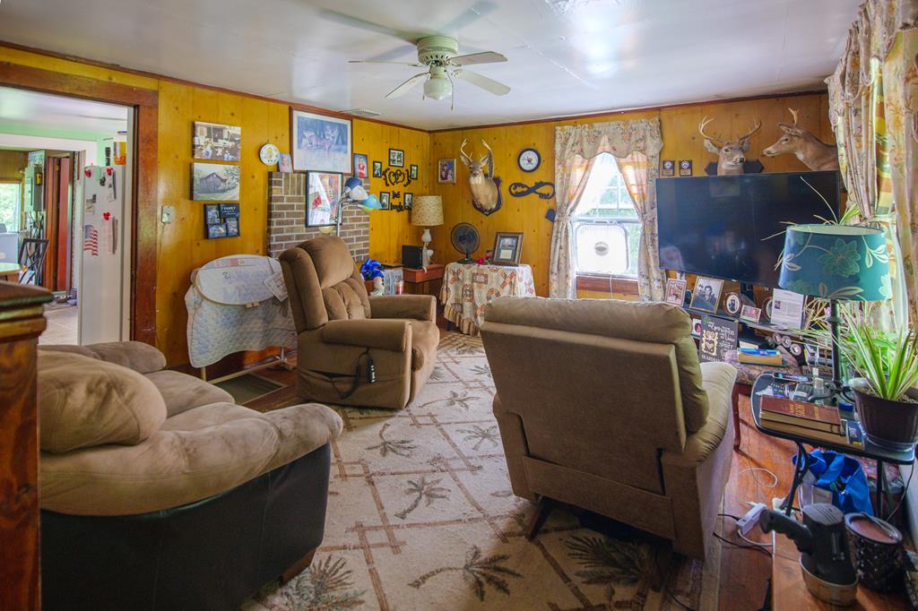 31308 Poor Valley Road Saltville, VA 24370 - Photo 4 of 21 Gallery Image 4