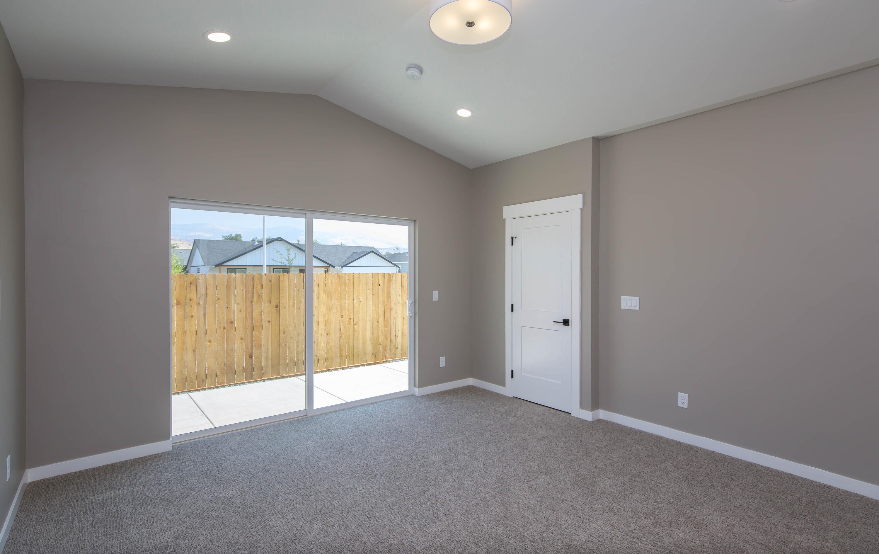 258 Christopher Way Talent, OR 97540 - Photo 18 of 33 18