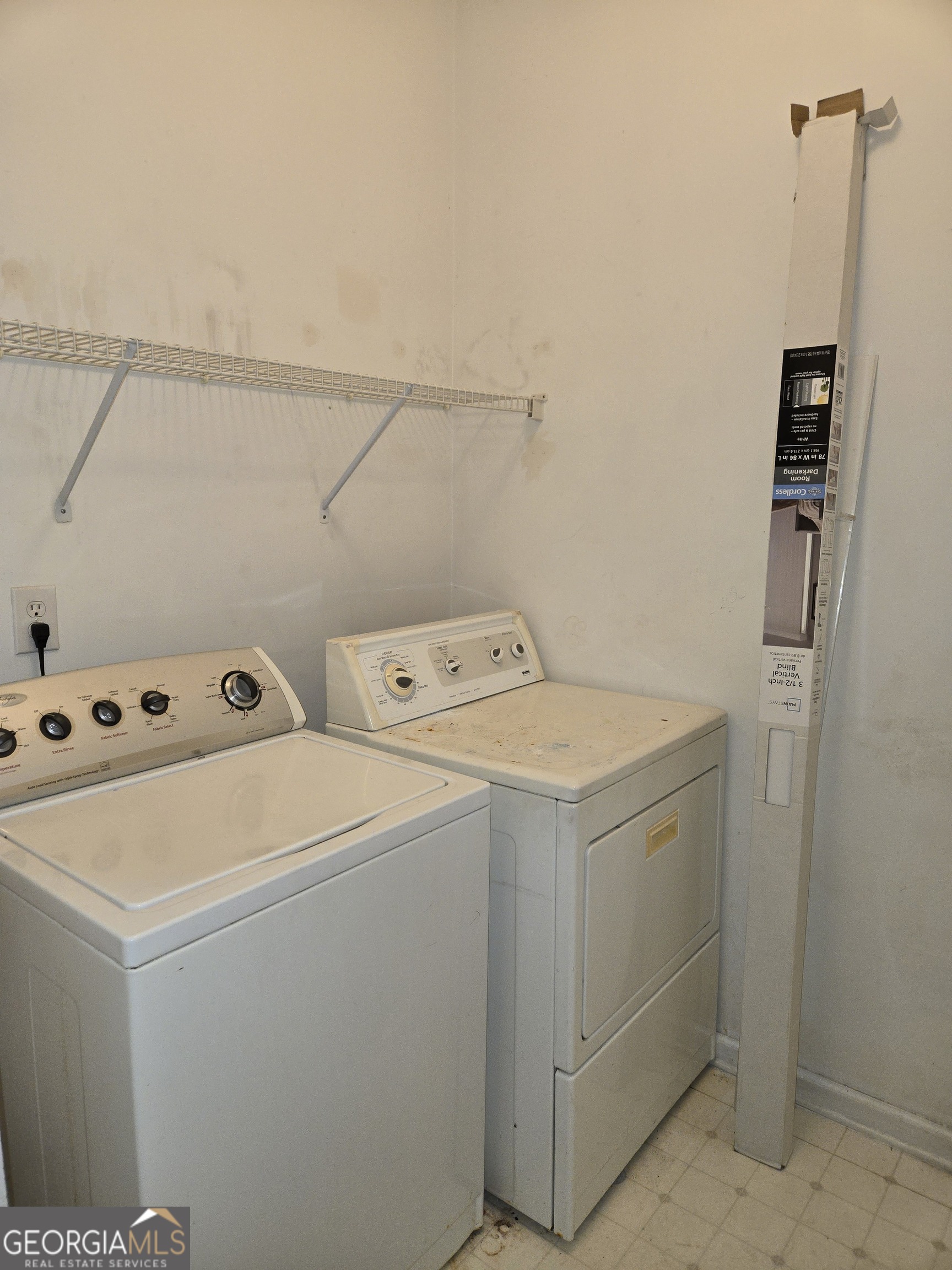 1558 Silver Ridge Drive Southwest Austell, GA 30106 - Photo 8 of 18 a utility room with dryer and washer
