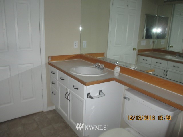 22709 4th Avenue West, Unit 101 Bothell, WA 98021 - Photo 8 of 11