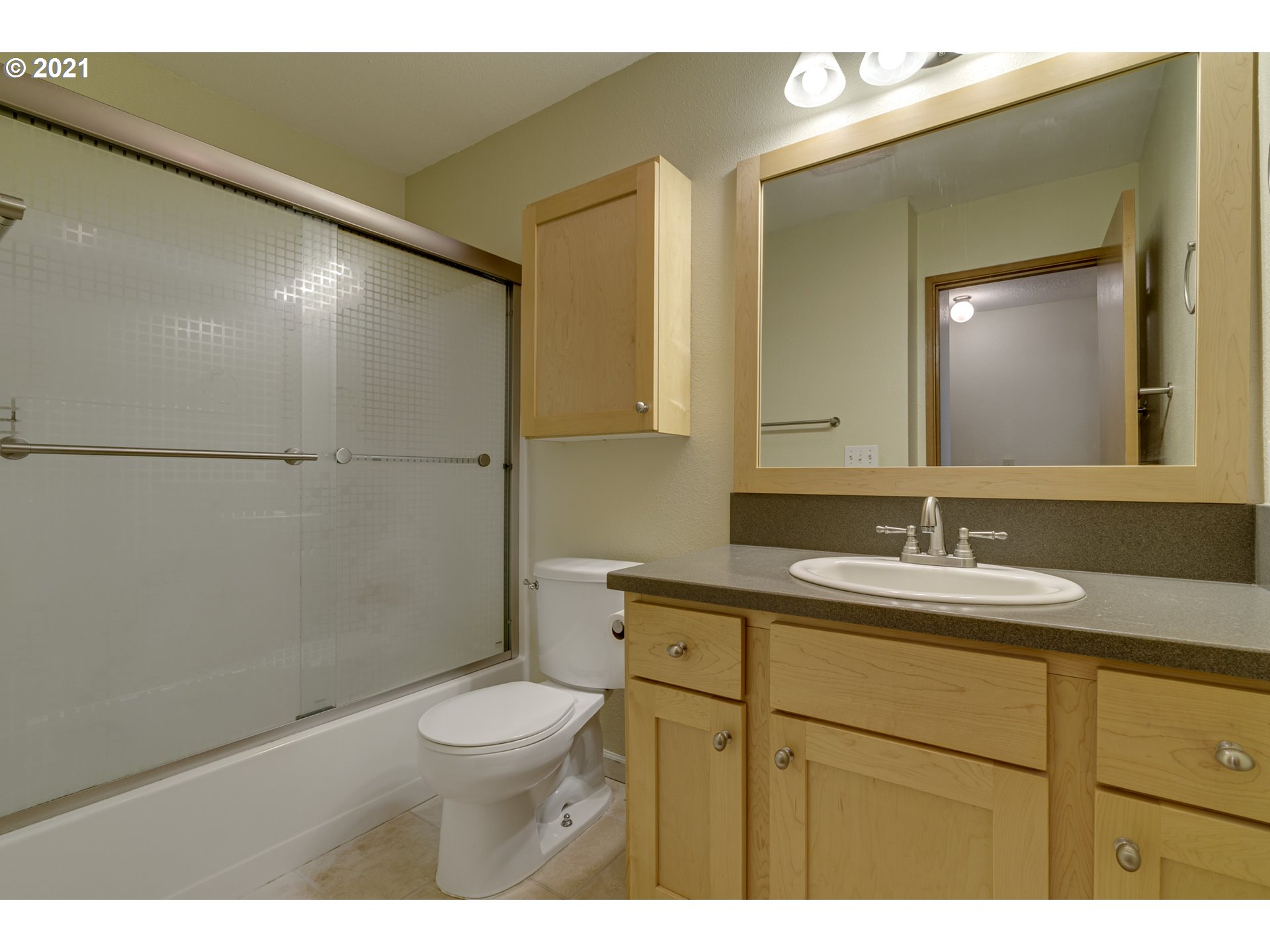 86 Kingsgate Road, Unit G101 Lake Oswego, OR 97035 - Photo 11 of 24 Gallery Image 11