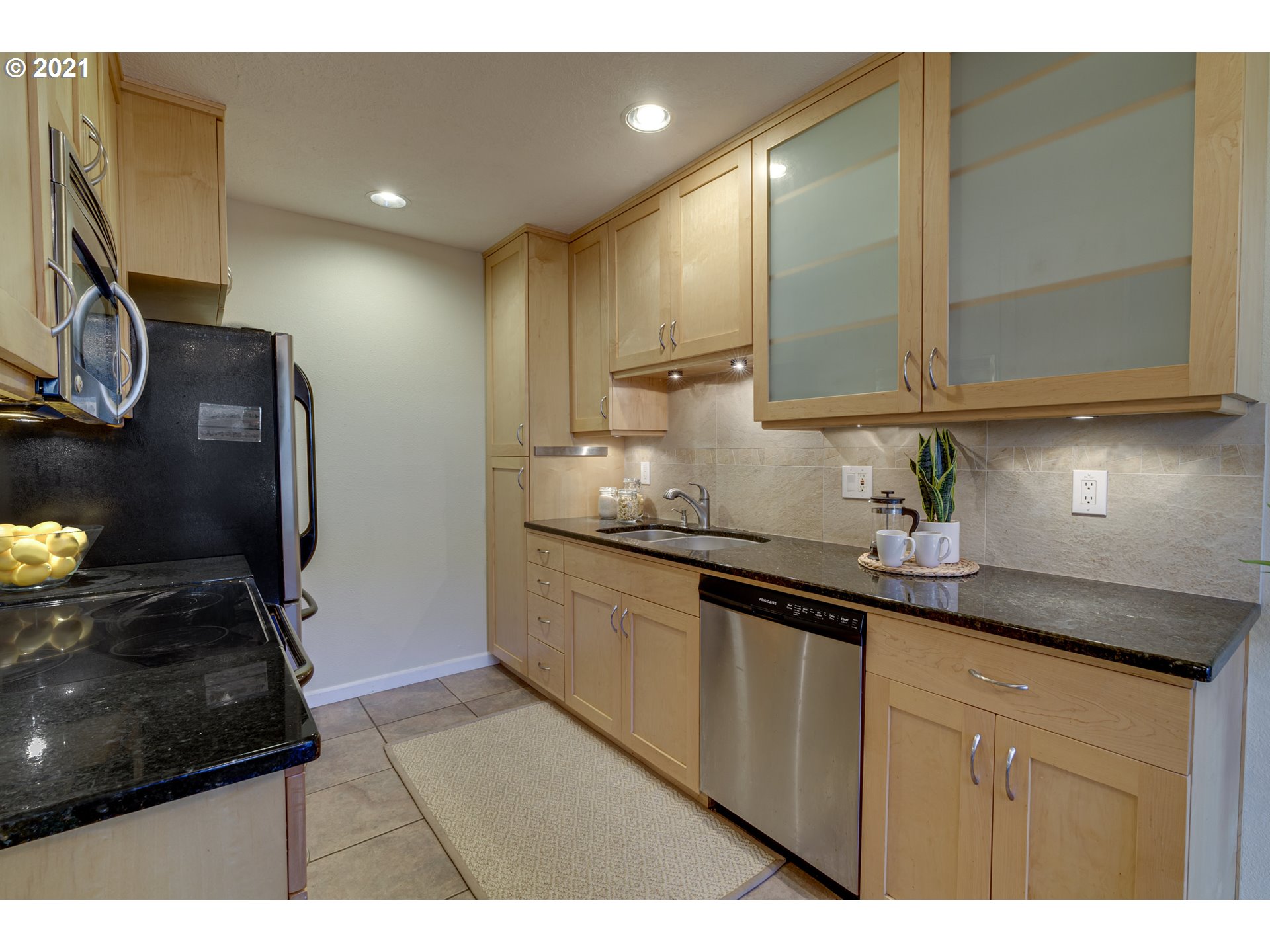 86 Kingsgate Road, Unit G101 Lake Oswego, OR 97035 - Photo 8 of 24 Gallery Image 8