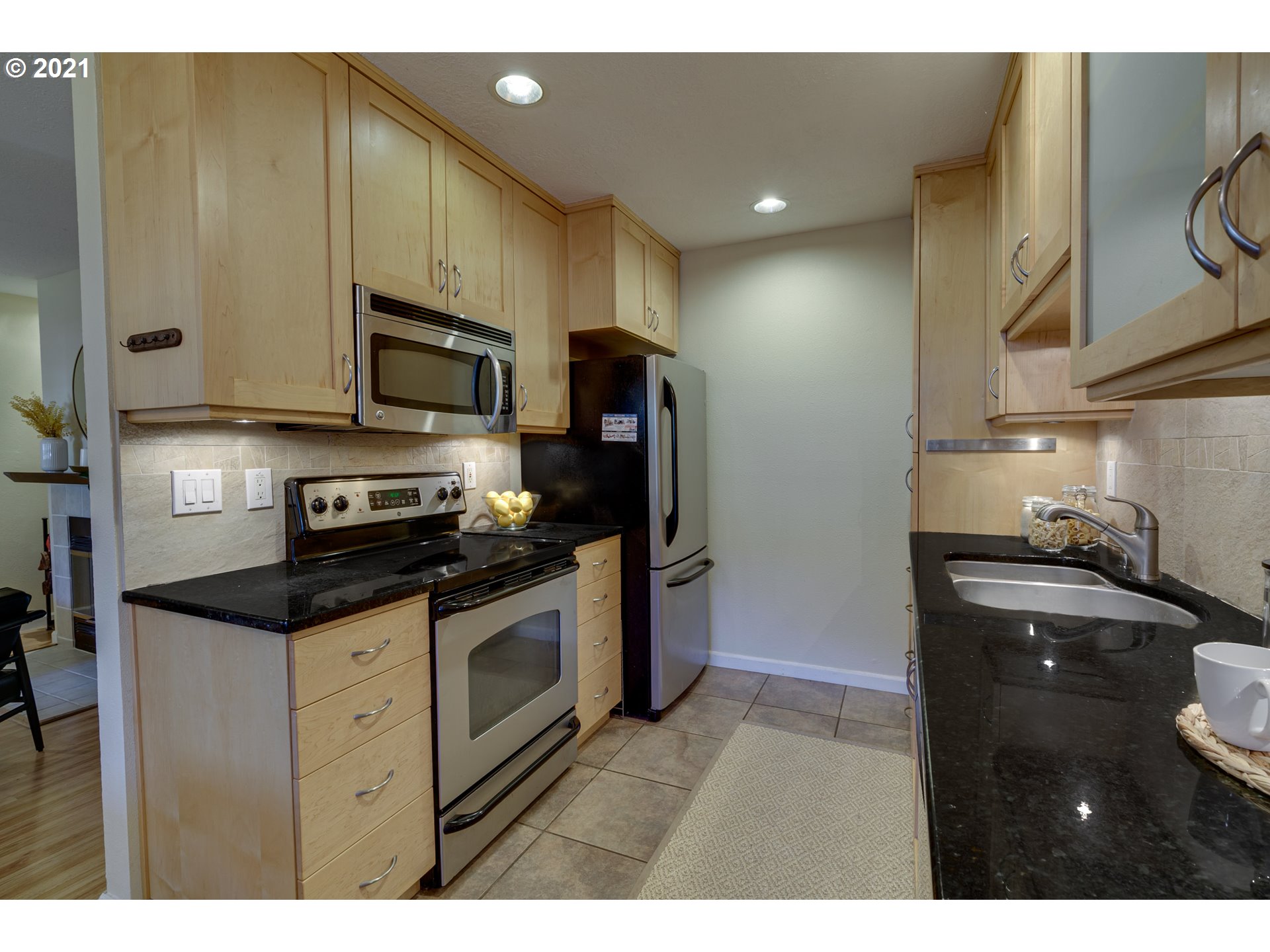 86 Kingsgate Road, Unit G101 Lake Oswego, OR 97035 - Photo 9 of 24 Gallery Image 9