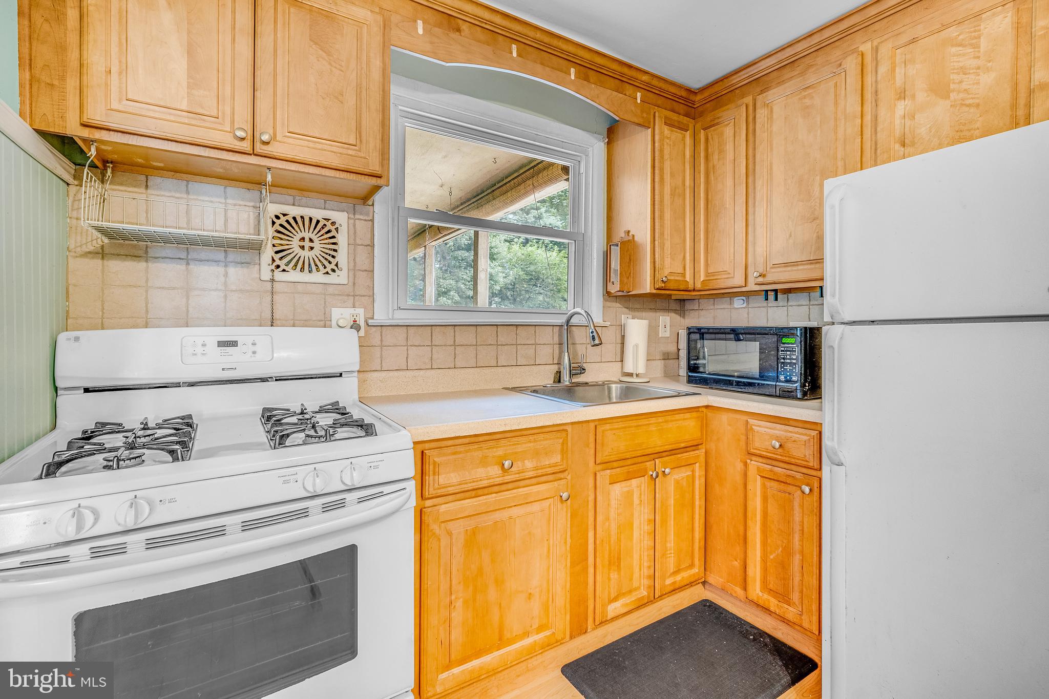 659 Paddock Road Southampton, PA 18966 - Photo 8 of 18 Gallery Image 8