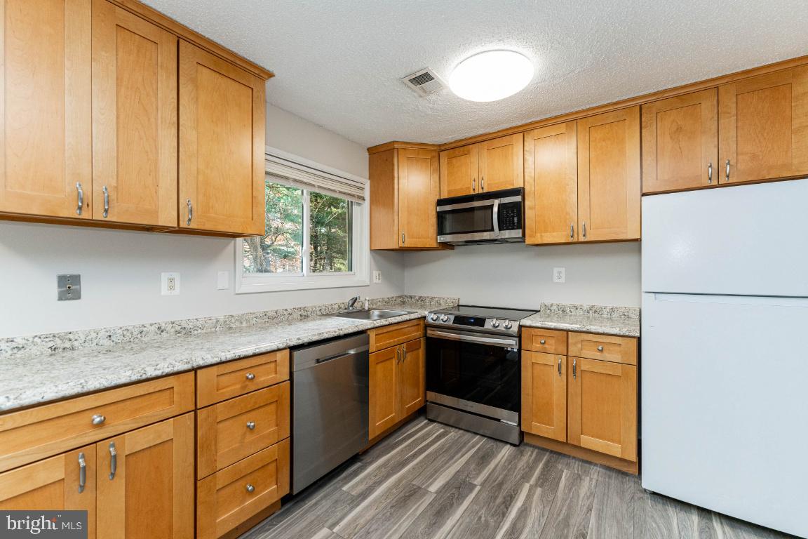 2442 Southgate Square Reston, VA 20191 - Photo 9 of 23