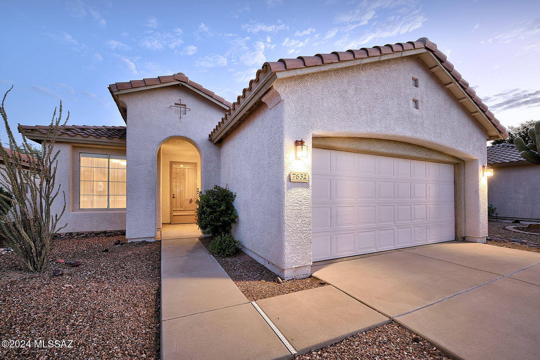 7632 West Amber Ridge Way Tucson, AZ 85743 - Photo 2 of 23