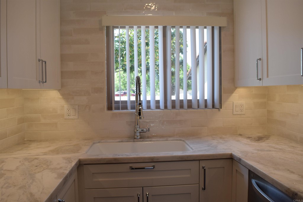 1723 Kellington Place Encinitas, CA 92024 - Photo 8 of 23 a bathroom with a sink and a mirror