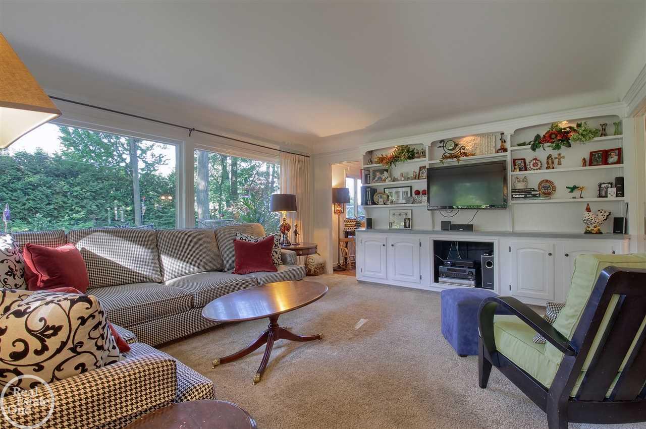 311 Cloverly Road Grosse Pointe Farms, MI 48236 - Photo 12 of 34