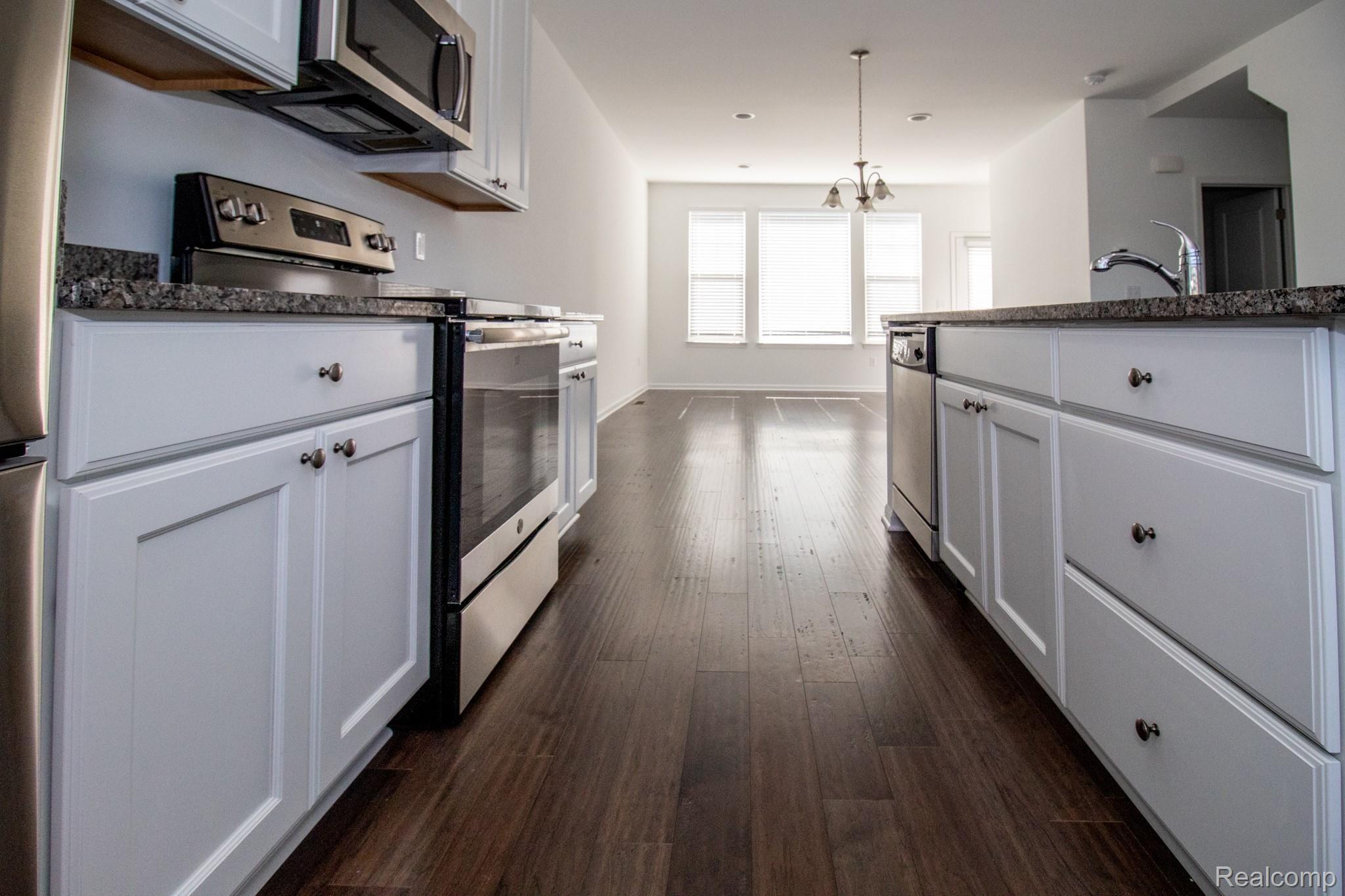 3542 South Rochester Road Royal Oak, MI 48073 - Photo 8 of 22 Kitchen 3.jpg