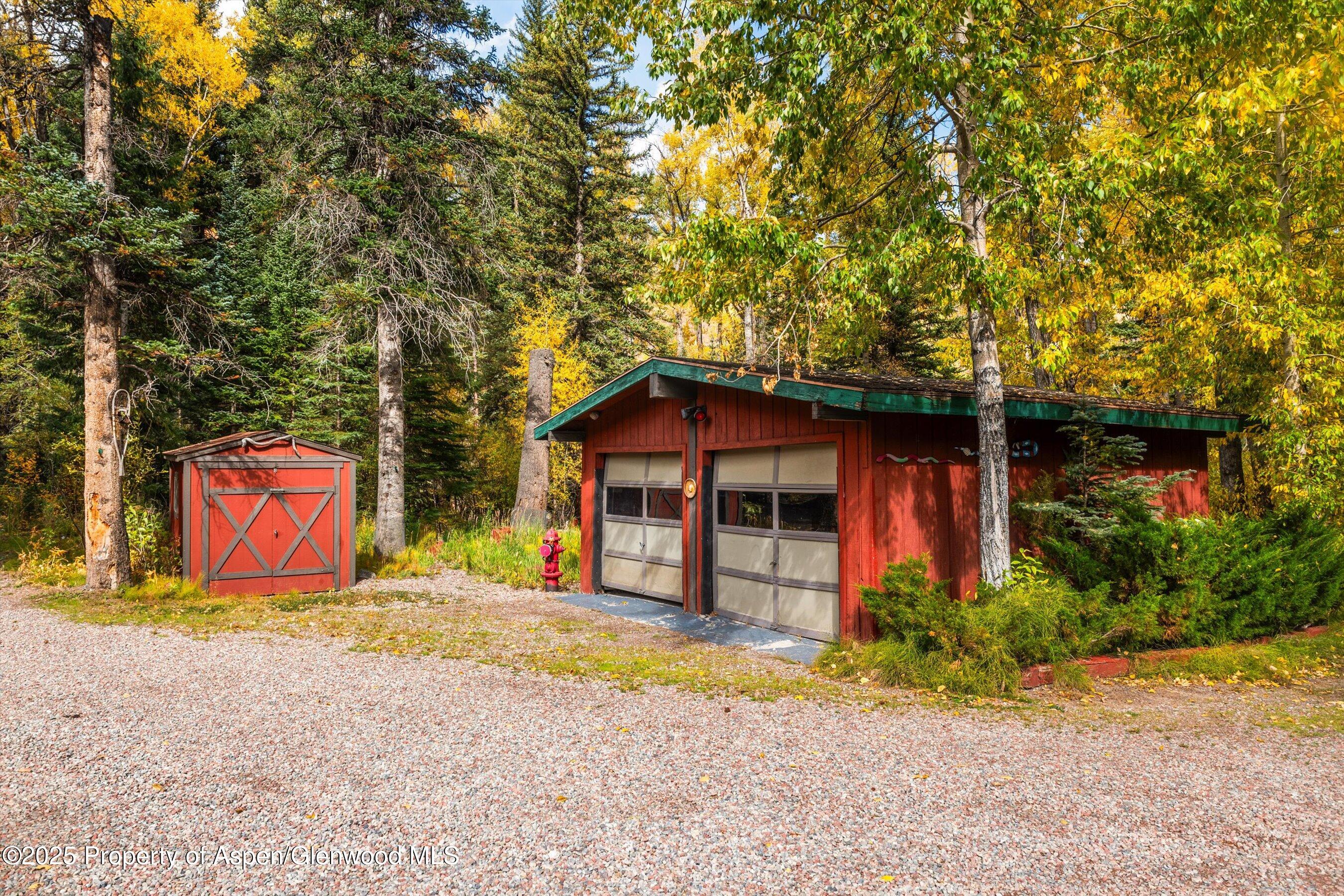 1894 Castle Creek Road Aspen, CO 81611 - Photo 11 of 66 37-1894CastleCreek_HiRes_231002009