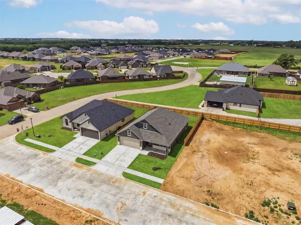$345,000 | 944 Huckleberry Lane, Tolar, TX 76476