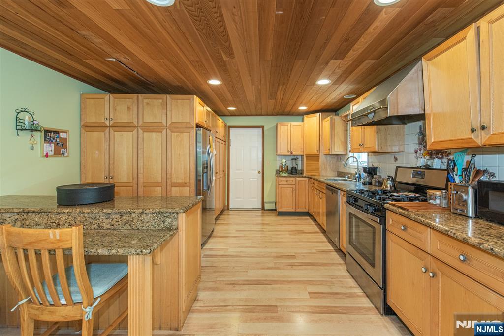 101 Rolling Ridge Road West Milford, NJ 07480 - Photo 15 of 33