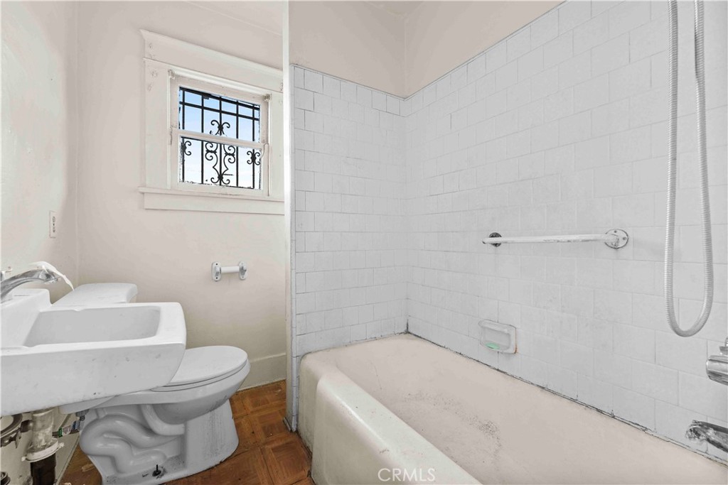 315 West Cedar Street Compton, CA 90220 - Photo 18 of 19 Bathroom