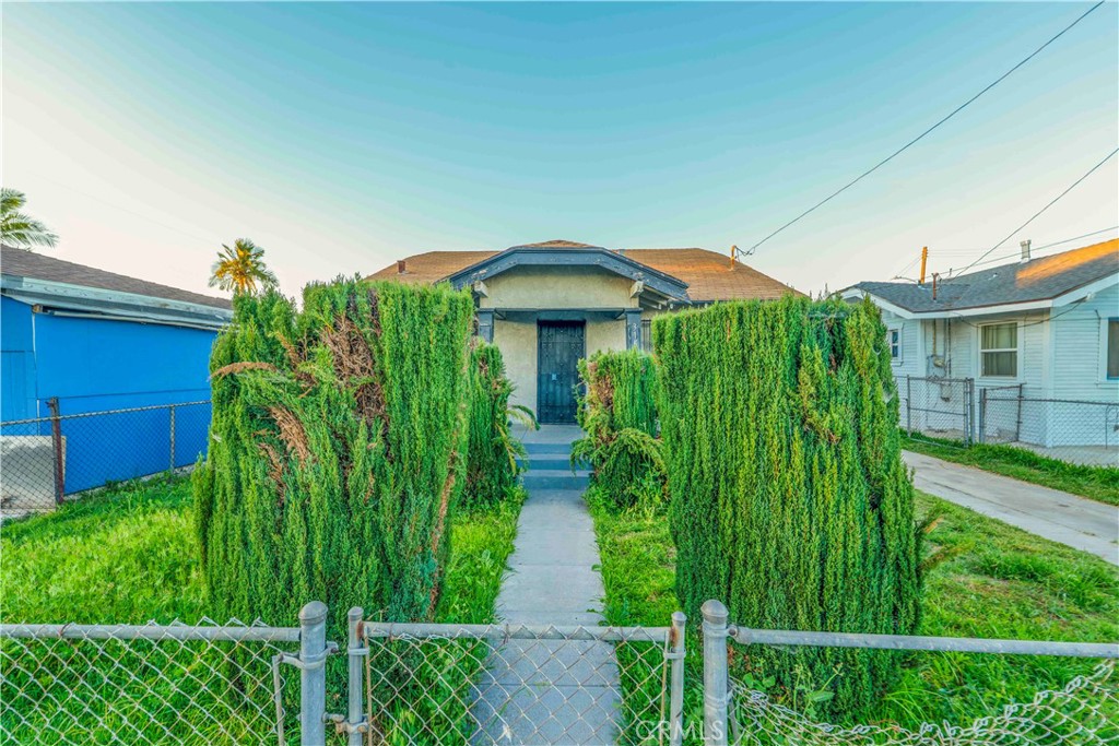 315 West Cedar Street Compton, CA 90220 - Photo 2 of 19 Front view